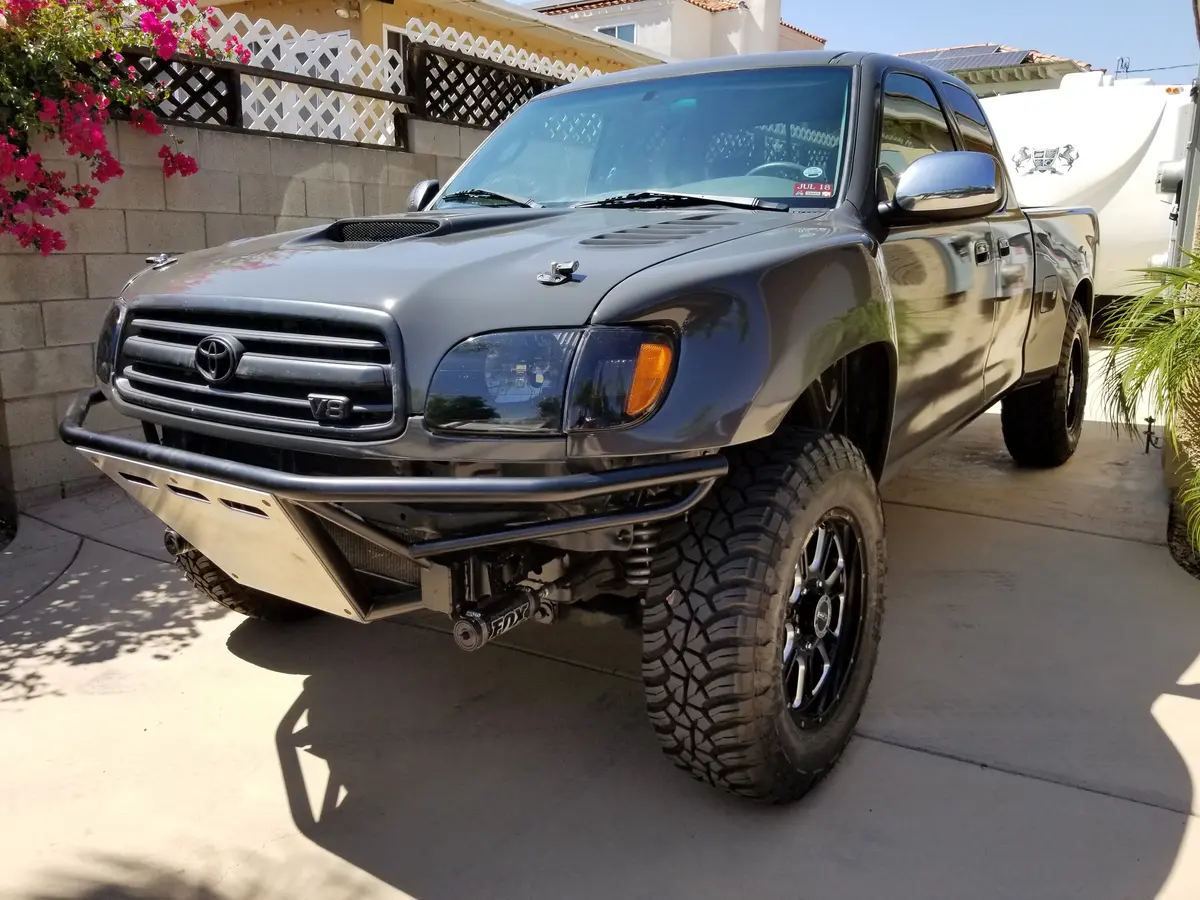 2000-2006 Tundra 4" Bulge Fiberglass Fenders 1