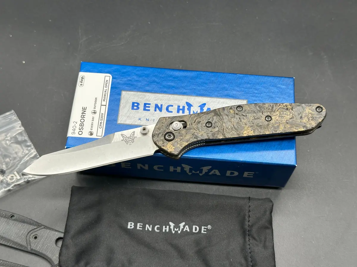 Benchmade 940-2, With Gold Dark Matter Scales And Original Scales 1