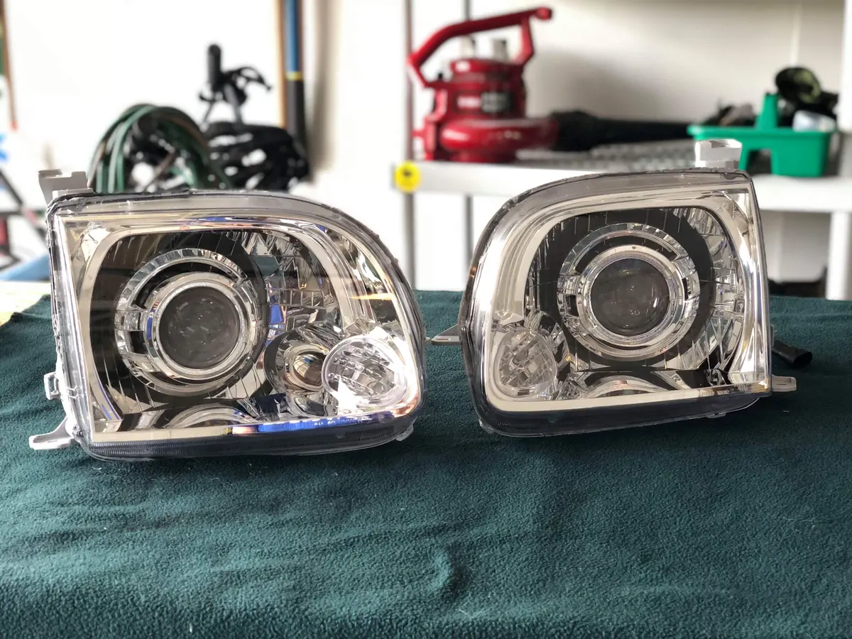 2005-2007 Sequoia & 2005-2006 Tundra Led Retrofit Headlights 1