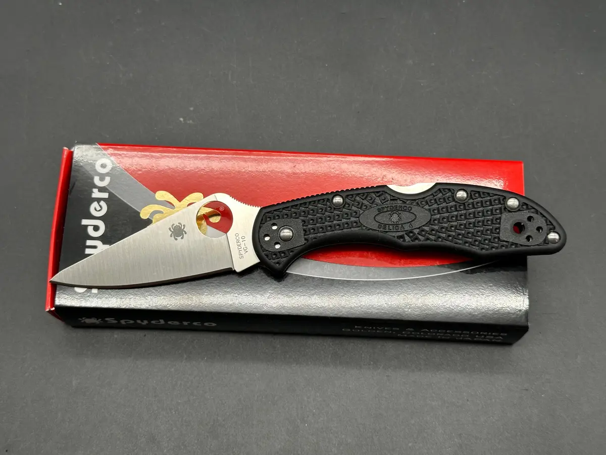 Spyderco Delica 4 2.875" Vg-10 Satin Blade With Black Frn Scales 1