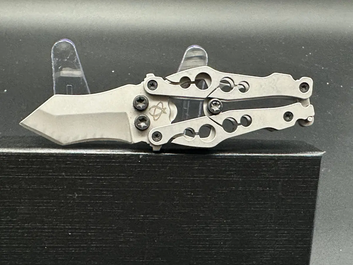 Mantis Bottleneck Tanto Butterfly Style 1
