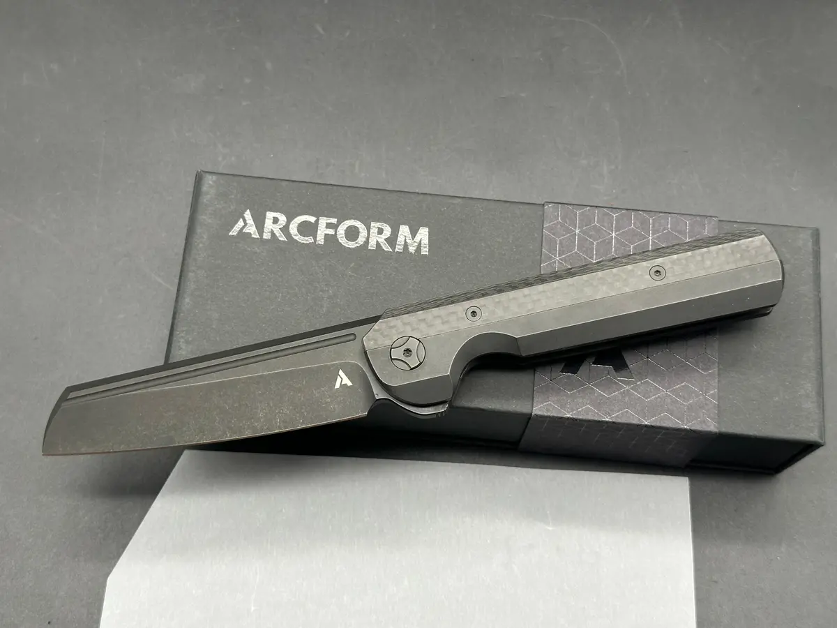 Arcform Slimfoot Darcform, Black Stonewashed M390 Blade, Black Stonewashed Handles With Carbon Fiber Inlays 1