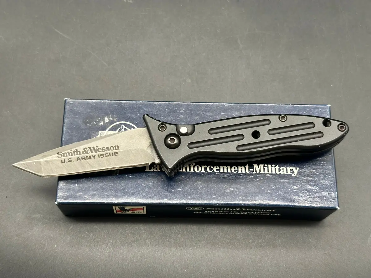 Smith & Wesson Us Army Issue Automatic Knife (2.75" Bead Blast) 1