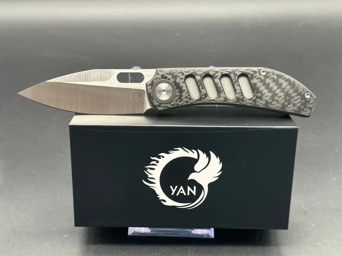 Yan/Ck Chevron, 3.25 Magnacut Blade With Titanium/Carbon Fiber Handle 1