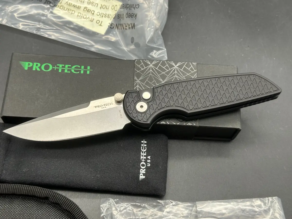 Protech Tr-3 Integrity 3.5" Cpm S35vn Blade With Black Relic Pattern Aluminum Scales 1