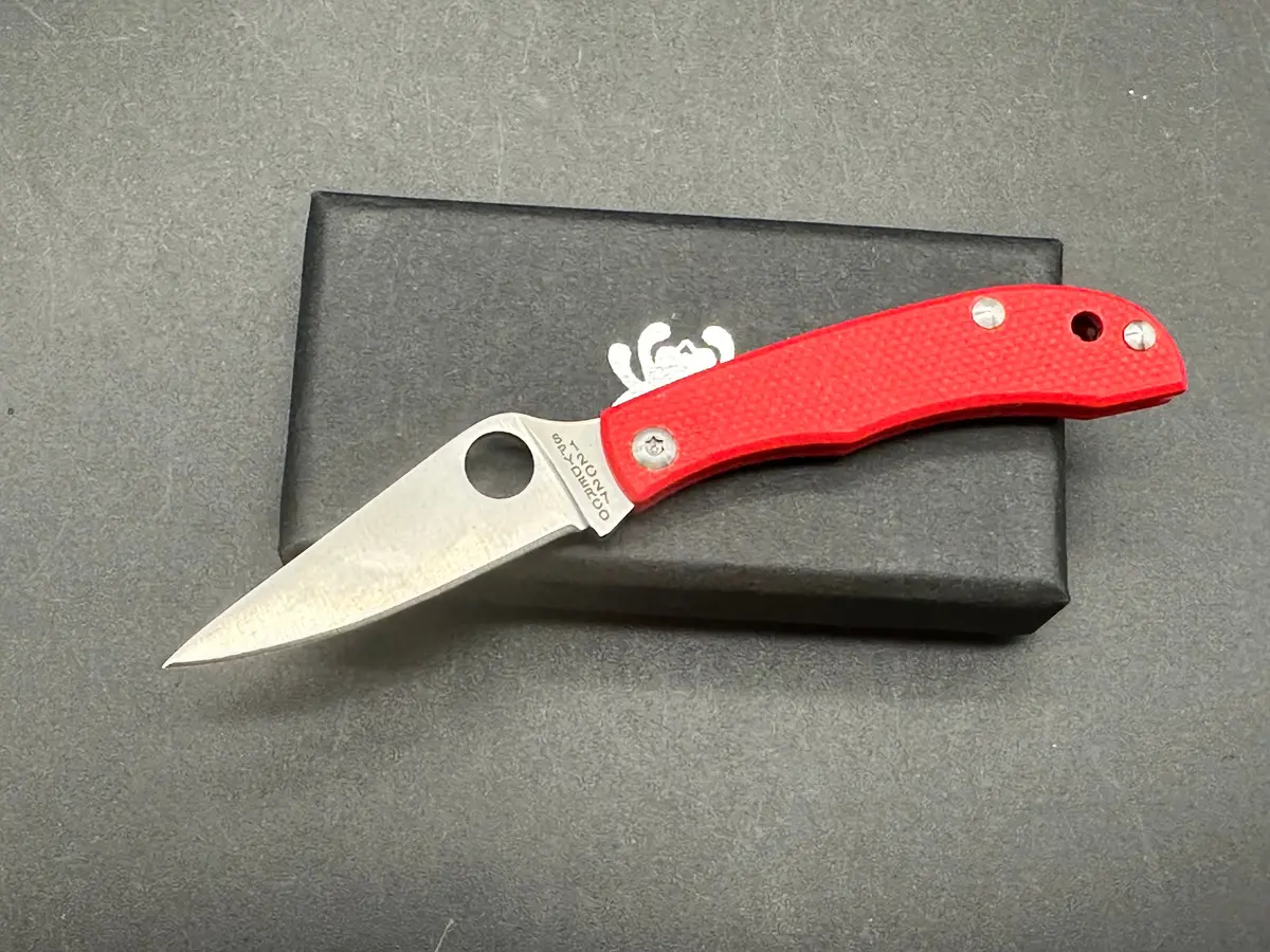 Spyderco Honeybee, 1.68" 12C27 Straight Clip Point Blade With Red G10 Scales, Slip Joint 1