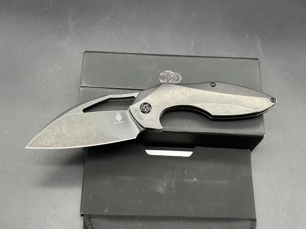 Kizer - Megatherium - Titanium Black Stonewash - Frame Lock 1