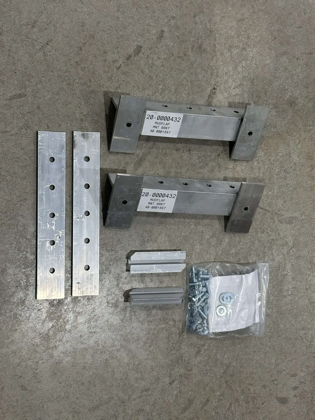 Aluma Bracket Mudflap Mount 2 Per Set "Single" 1