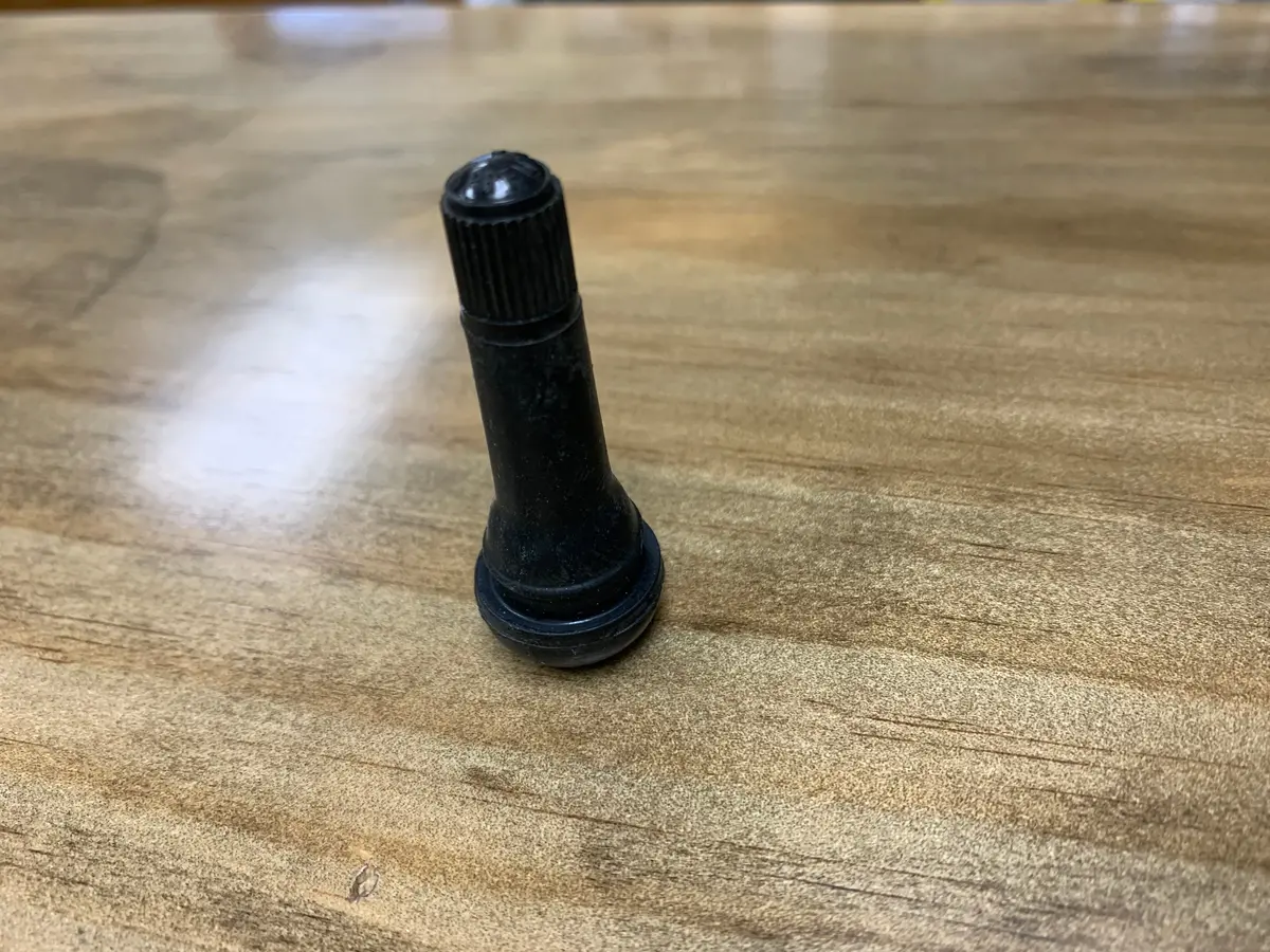 Valve Stem 0.453Dia X 1.5L Rubber 1